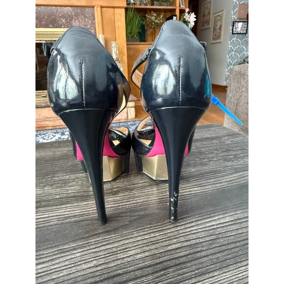 VERSACE Runway Sandals Black Patent Gold Platform Heel T-Strap Sz. 39 - Picture 9 of 9